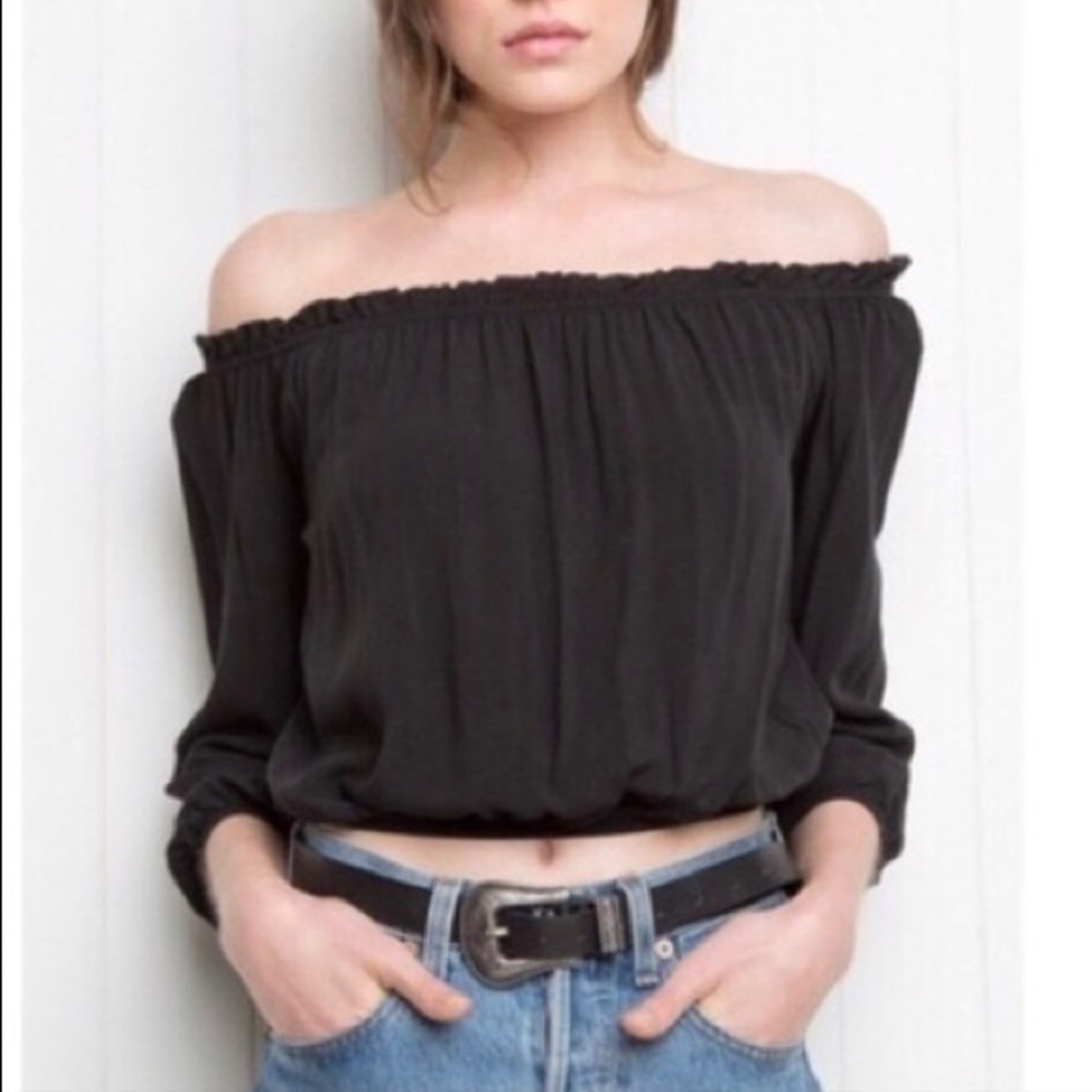 Off the shoulder crop